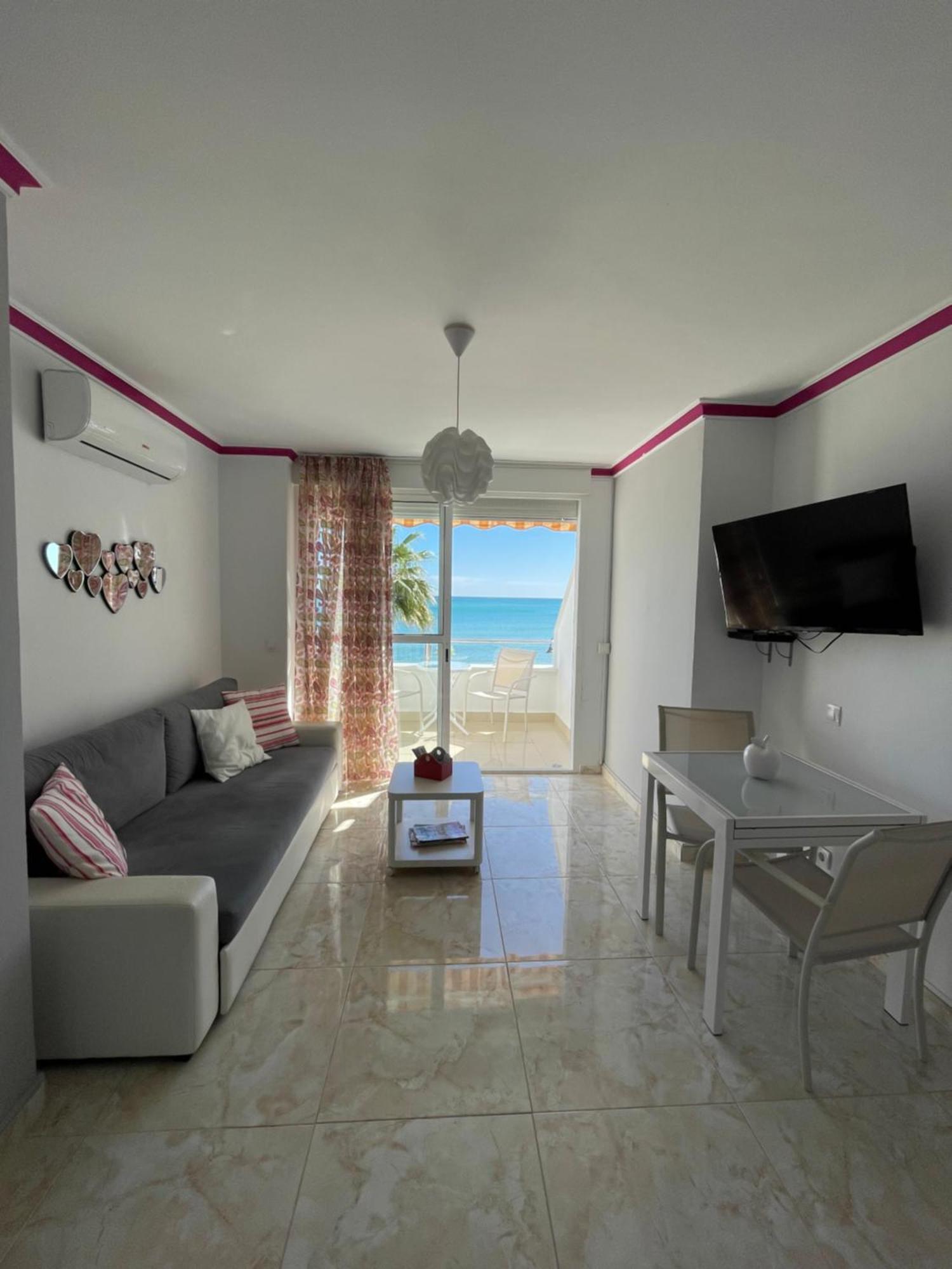 Roca Chica. Studio - First Line Beach Torremolinos Exterior foto